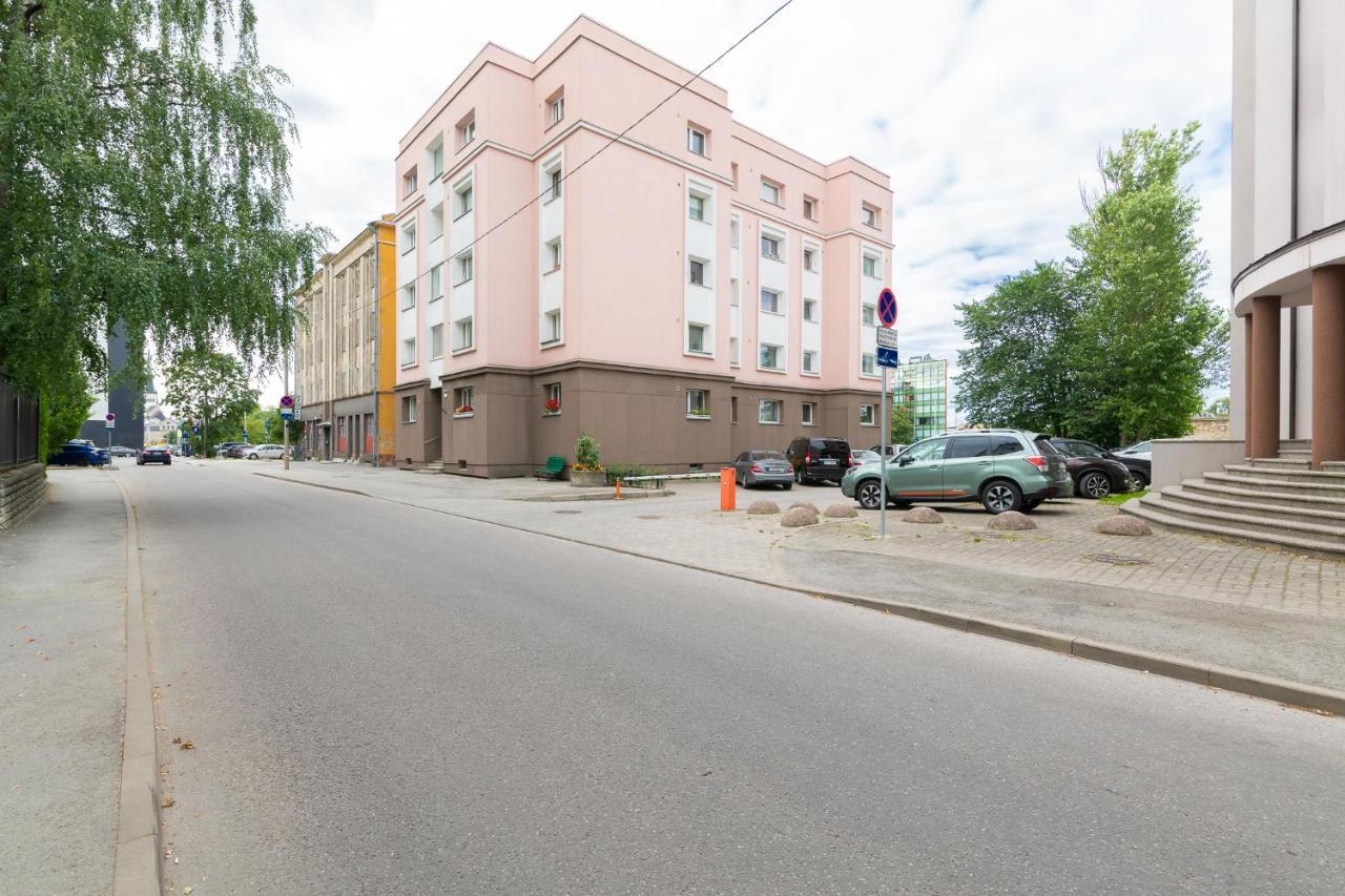 Cozy Stylish Studio Apartment With Free Parking By Centralapartments تالين المظهر الخارجي الصورة